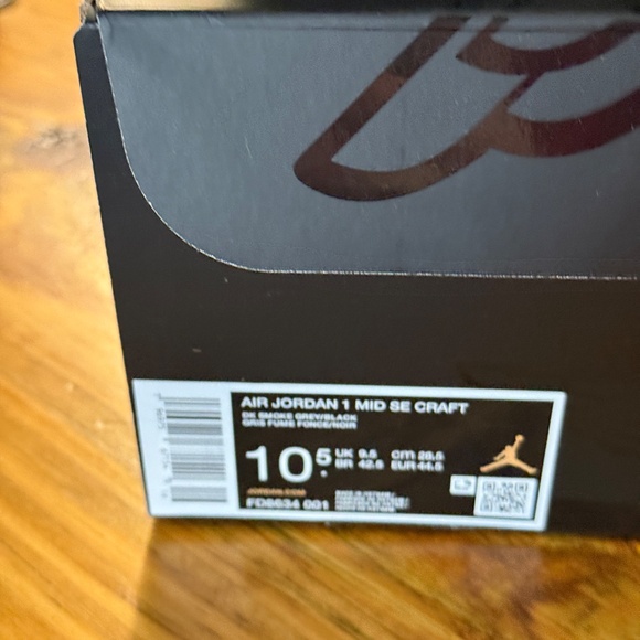 ALMOST NEW WORN M 10.5- AIR JORDAN 1 MID SE CRAFT COLLAB - DR SMOKE GRY/BLK NIKE